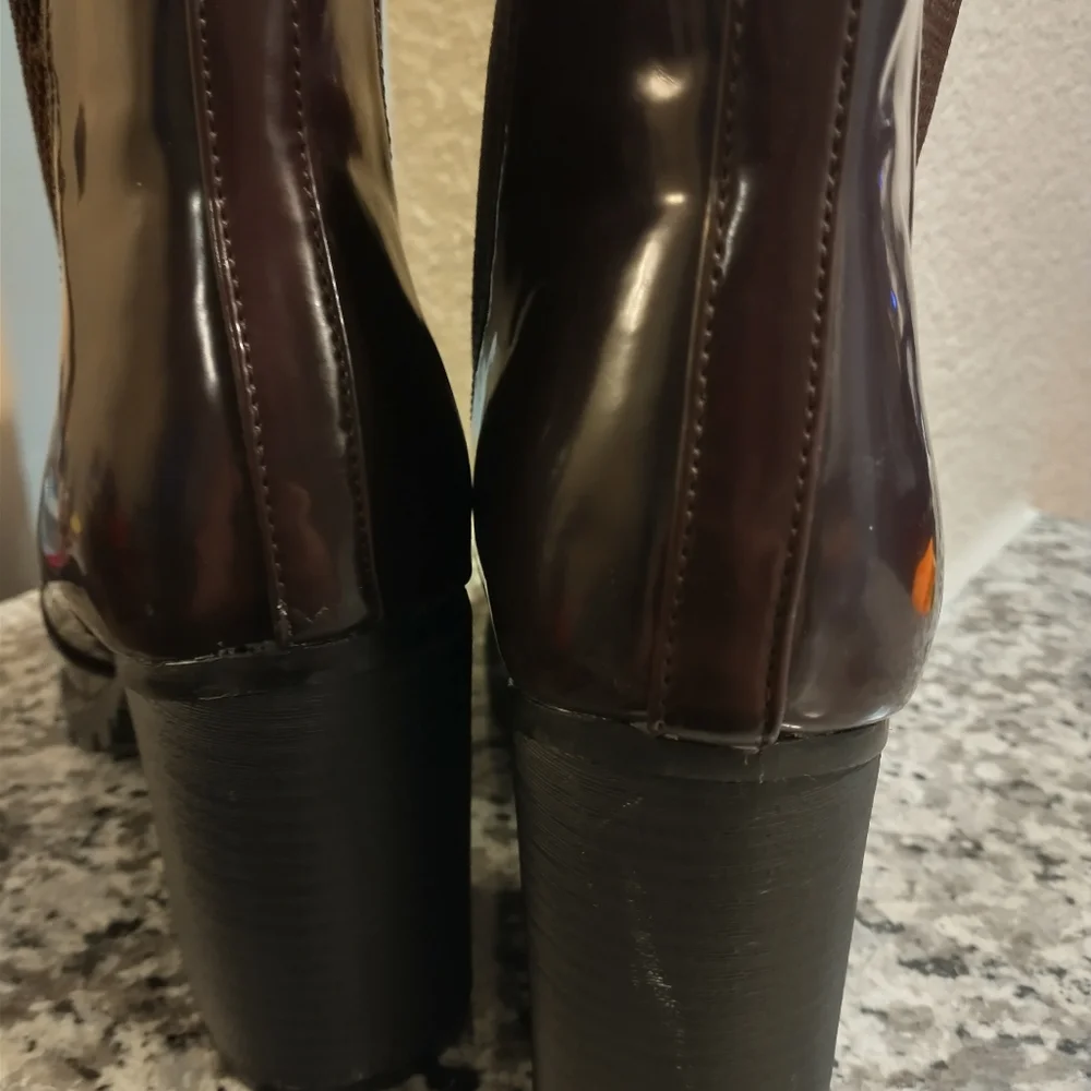 Breckelle's Brown Burgundy Chunky Heel Ankle Boot Elastic Shiney 7 1/2 FLAWS - Picture 10 of 15